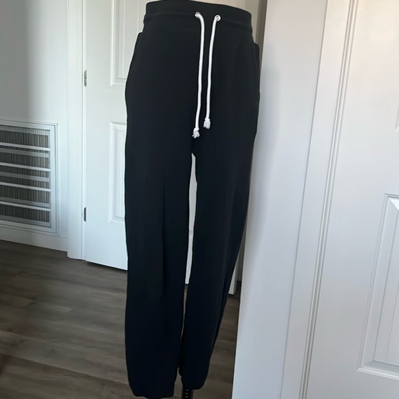 Wild fable black with white drawstring and 2 front side pockets sweatpants - Picture 2 of 8